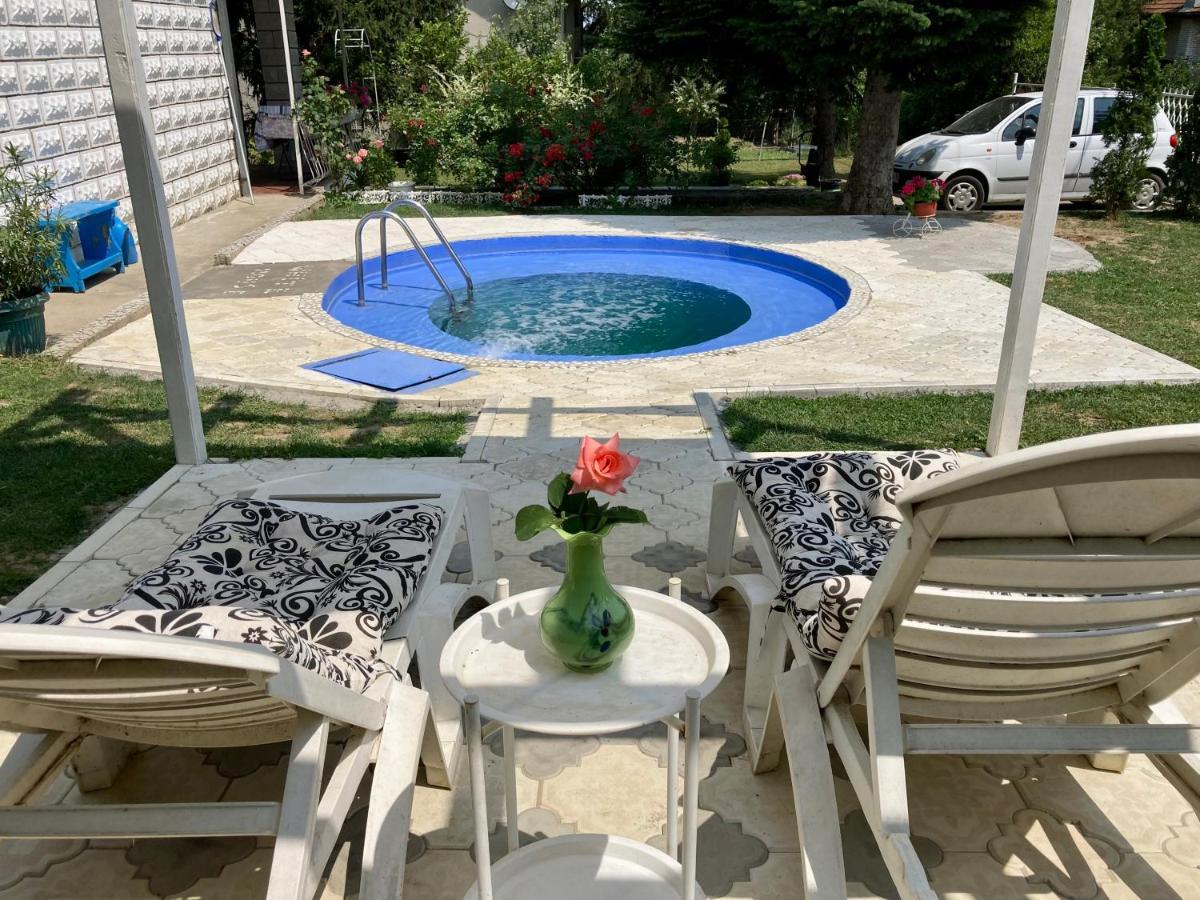 White House With Sauna And Jacuzzi Novi Sad Exterior foto