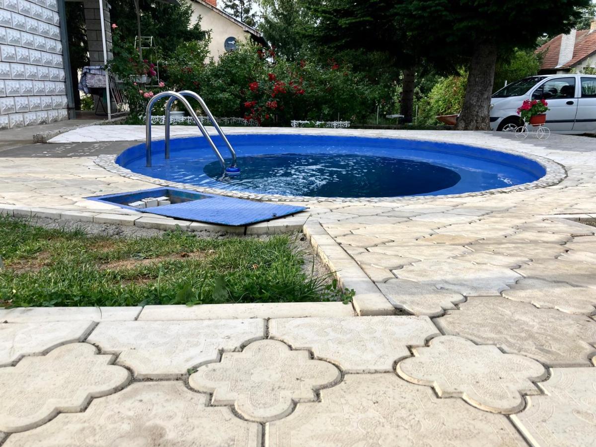 White House With Sauna And Jacuzzi Novi Sad Exterior foto