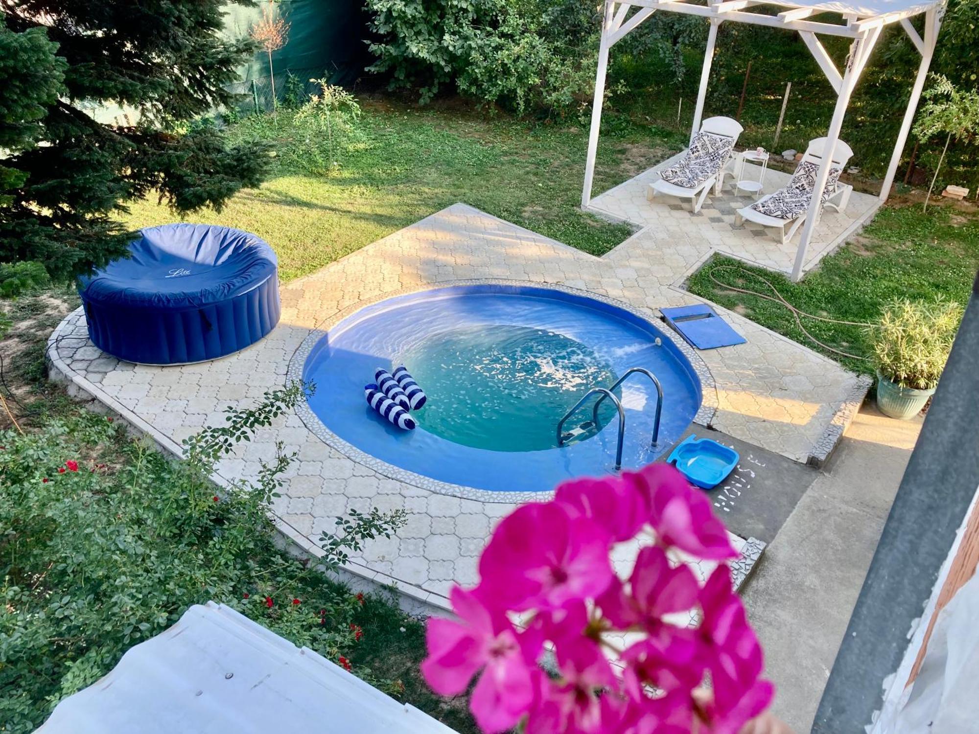 White House With Sauna And Jacuzzi Novi Sad Exterior foto