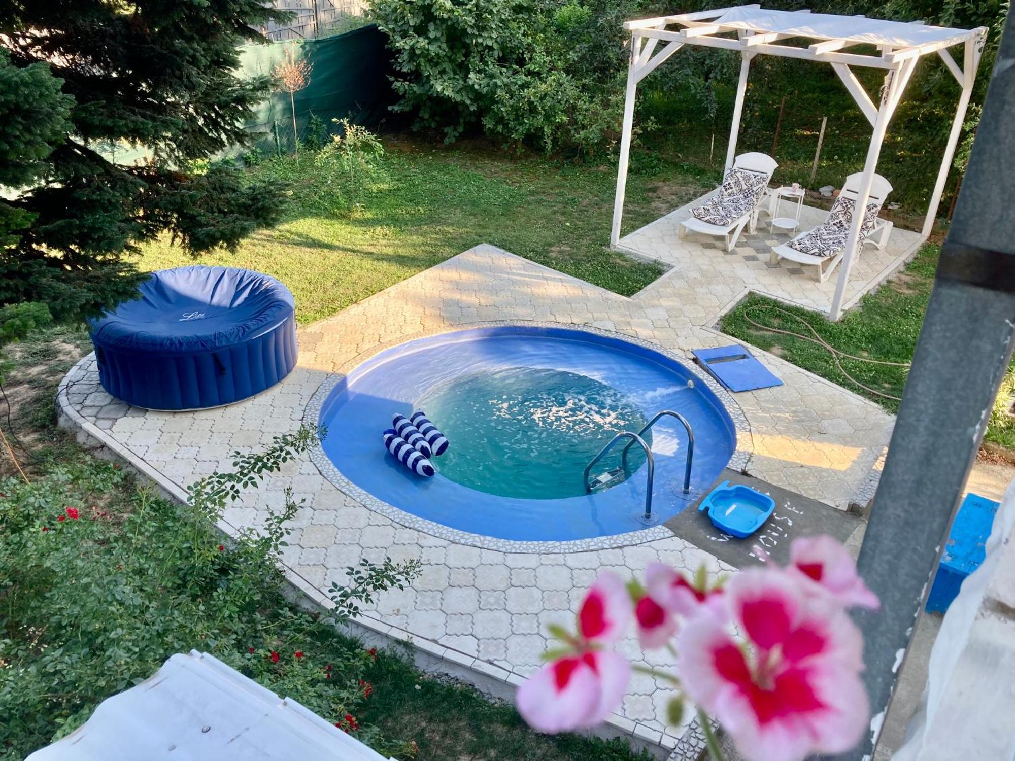 White House With Sauna And Jacuzzi Novi Sad Exterior foto