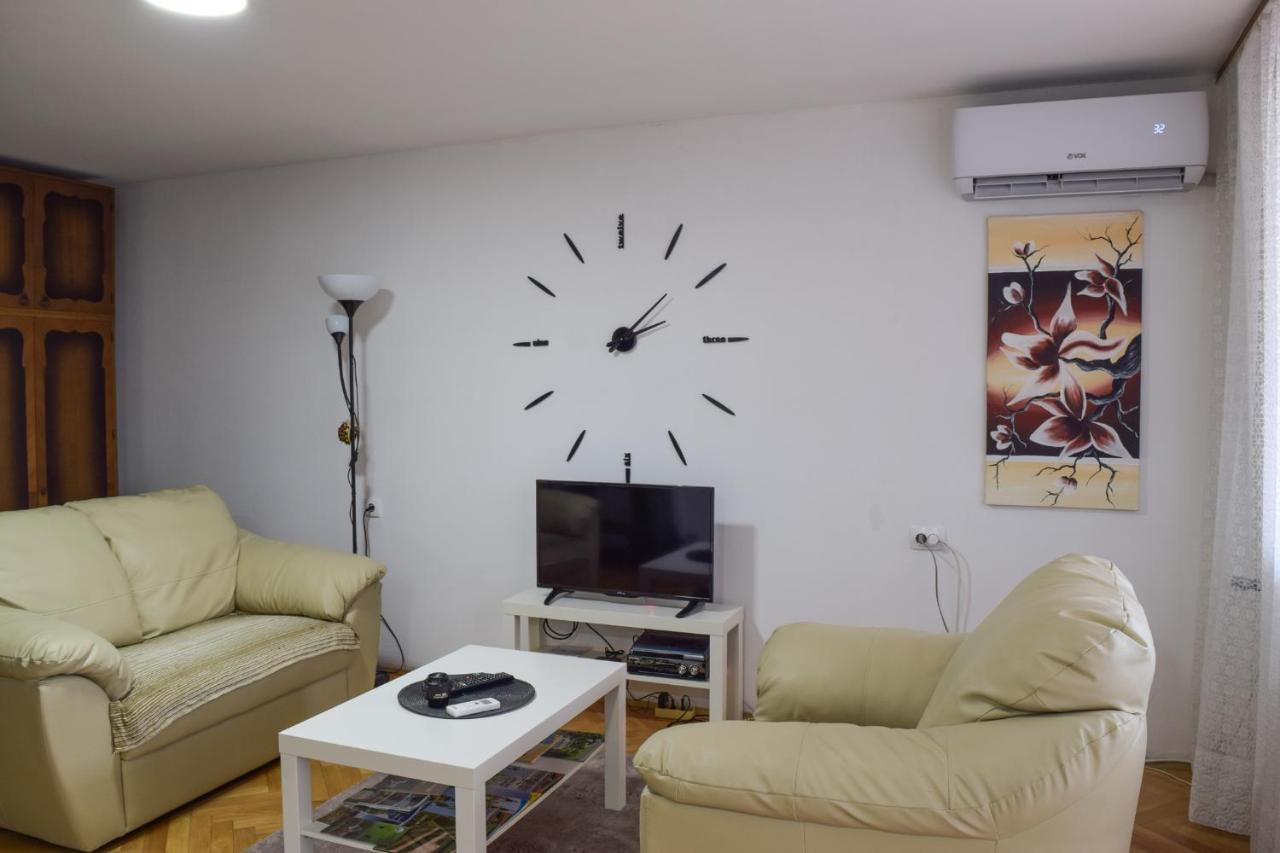 White House With Sauna And Jacuzzi Novi Sad Exterior foto